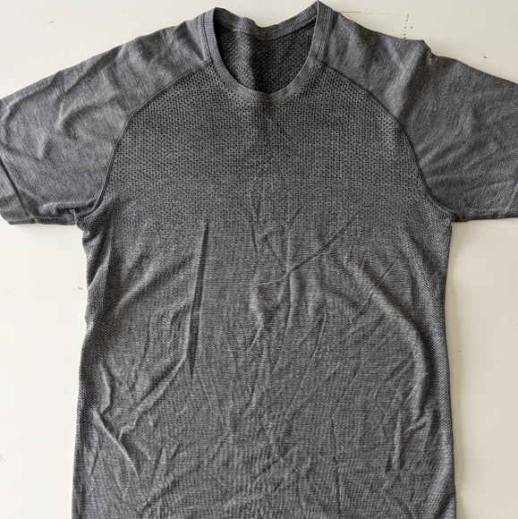 Lululemon T-shirt - Picture 1 of 5